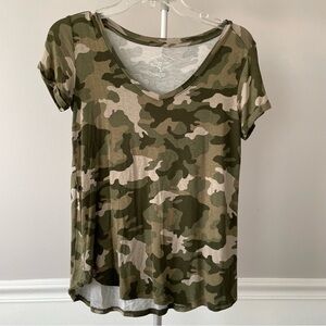 Pink Rose The Cozy T Camo Print V-Neck Tee-Shirt Small